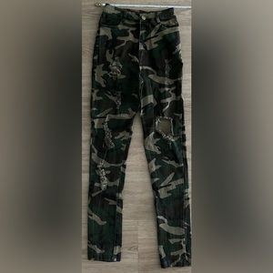 AKIRA 25 stretchy camo green denim distressed
